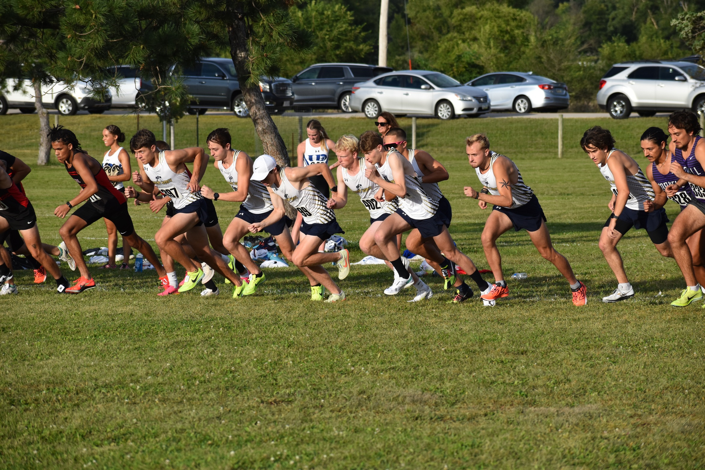 Men's Cross Country Finishes Eighth in the Seminole Valley Stampede